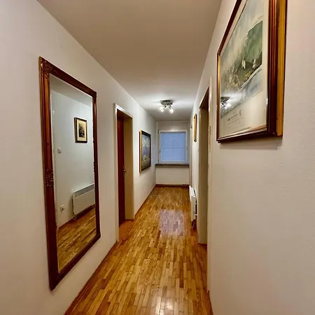 Hisa Naomi Sofia Bled