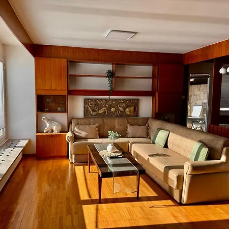 Hisa Naomi Sofia Daire