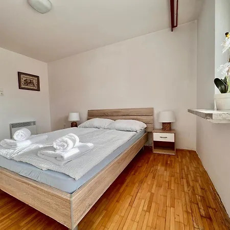 Hisa Naomi Sofia Daire