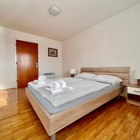 Hisa Naomi Sofia * Bled