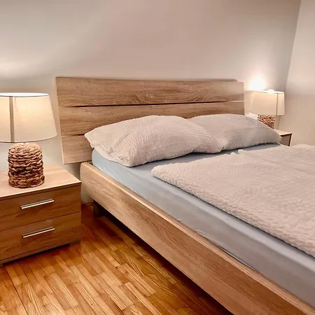 Hisa Naomi Sofia Daire Bled