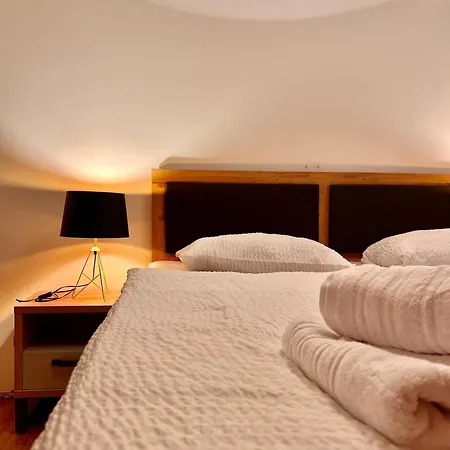 Hisa Naomi Sofia Daire Bled