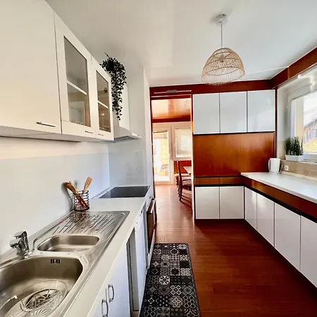 Hisa Naomi Sofia Bled