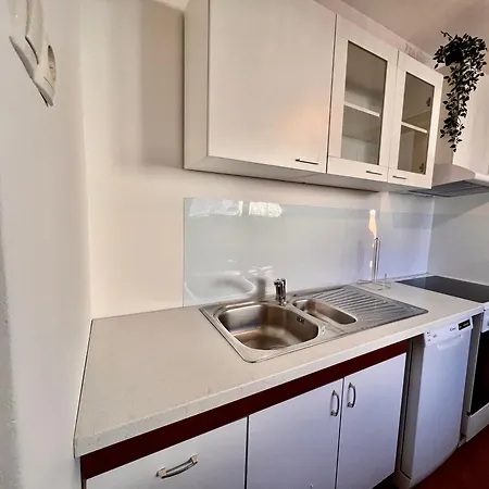 Апартаменты Hisa Naomi Sofia