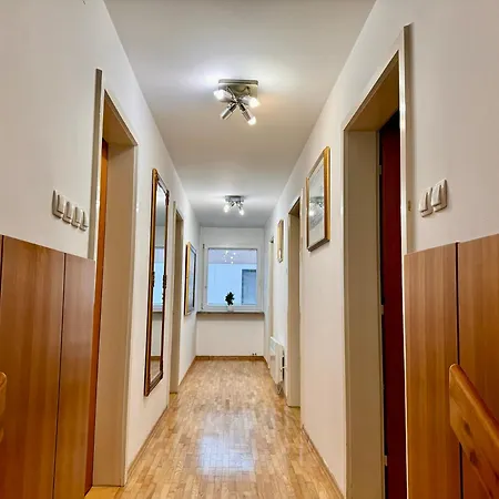 Hisa Naomi Sofia Блед