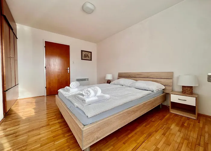 Hisa Naomi Sofia * Bled