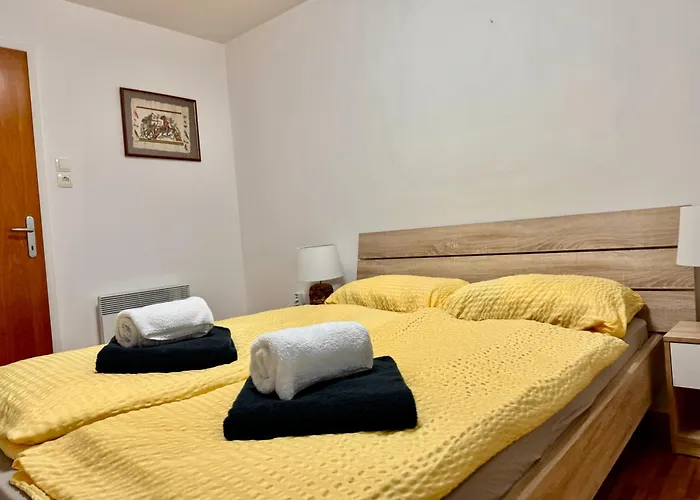 Hisa Naomi Sofia Μπλεντ