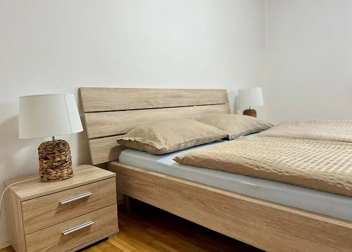 Hisa Naomi Sofia Lejlighed